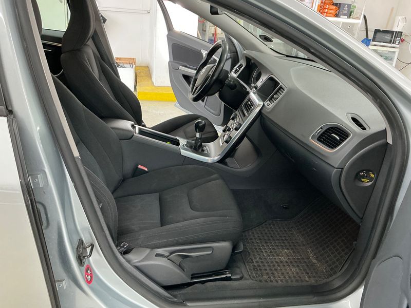 Volvo V60 1.6 D Kinetic 2013 – снимка 17