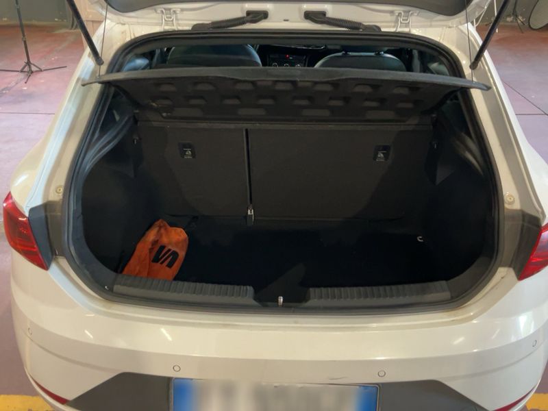 Seat Leon 1.6 TDI FR 2019 – снимка 15