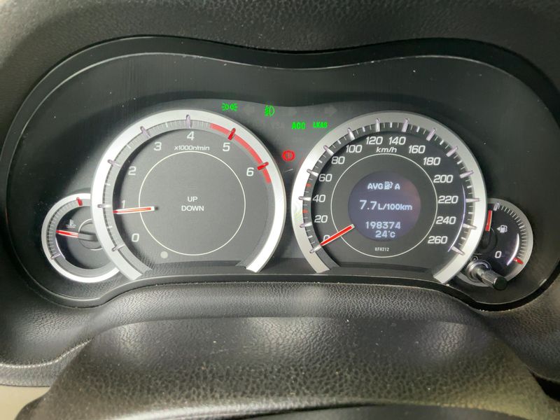 Honda Accord 2.2 DTEC Executive 2011 – снимка 13