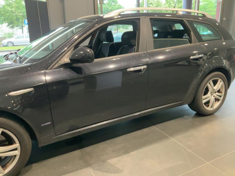 Alfa Romeo Alfa 159 2.0 JTDM Elegante 2010 – снимка 4