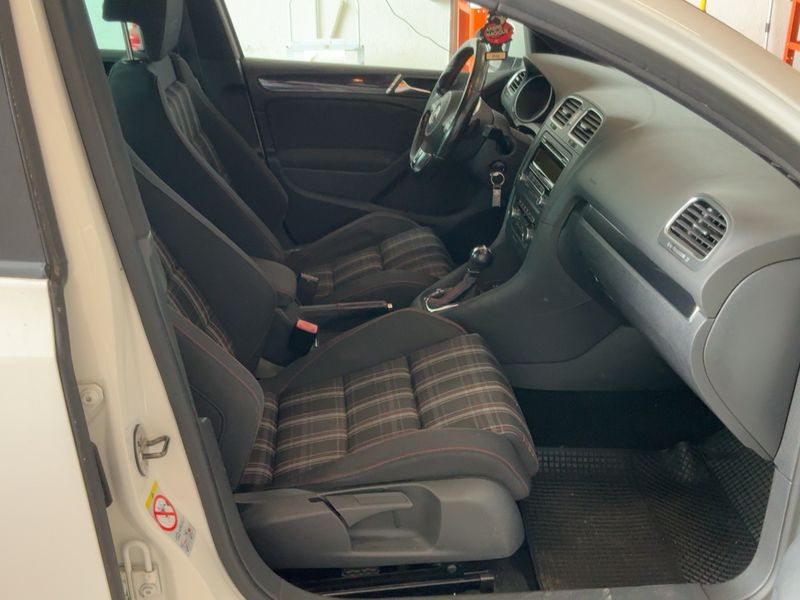 Volkswagen Golf VI 2.0 TSI GTI 2009 – снимка 16
