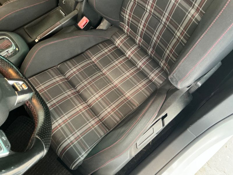 Volkswagen Golf VI 2.0 TSI GTI 2009 – снимка 25