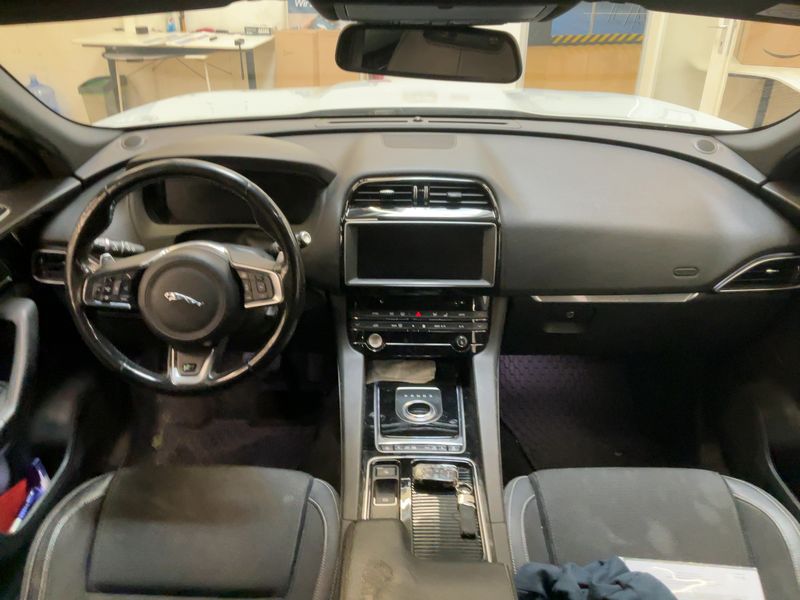Jaguar F-Pace 25t R-Sport AWD 2018 – снимка 18