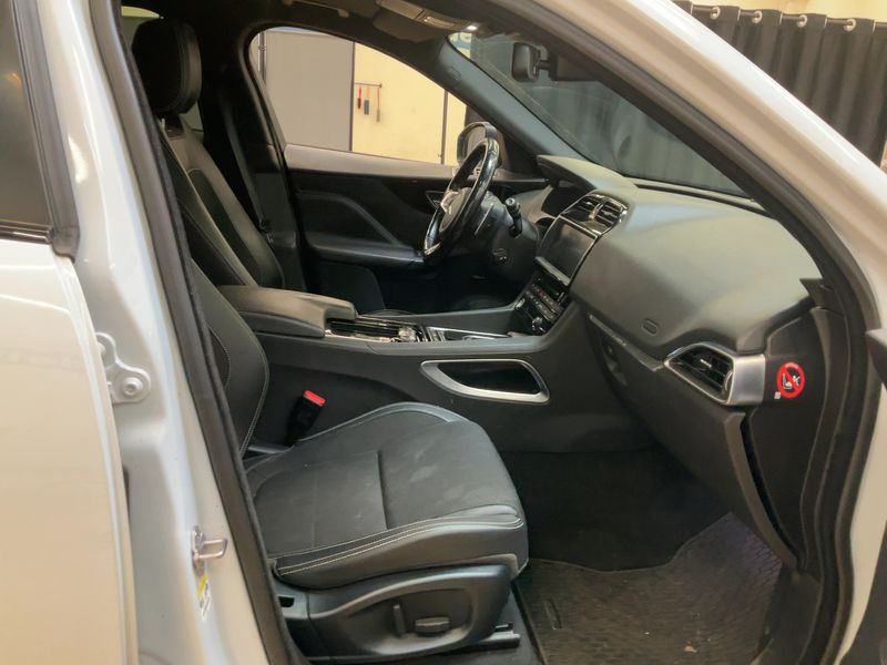 Jaguar F-Pace 25t R-Sport AWD 2018 – снимка 17
