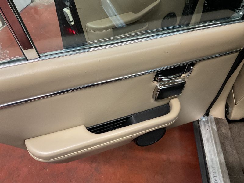 Jaguar XJ Serie III 4.2 XJ6 1985 – снимка 54