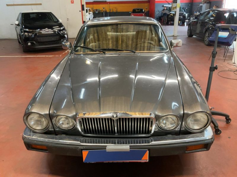 Jaguar XJ Serie III 4.2 XJ6 1985 – снимка 14