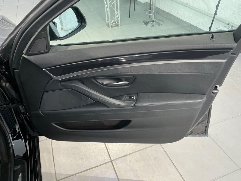 BMW 5er 530d 2015 – снимка 24