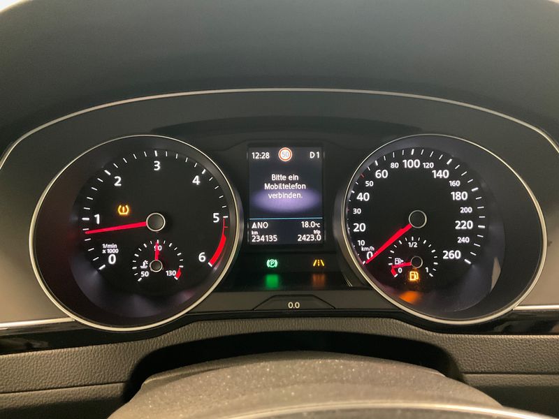 Volkswagen Passat 2.0 TDI Highline BlueMotion Tech 2019 – снимка 13