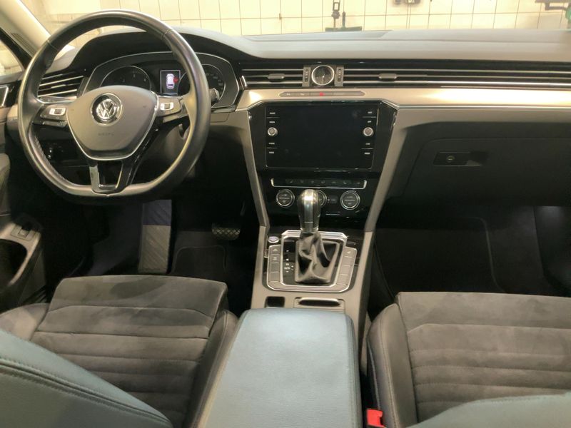 Volkswagen Passat 2.0 TDI Highline BlueMotion Tech 2019 – снимка 12