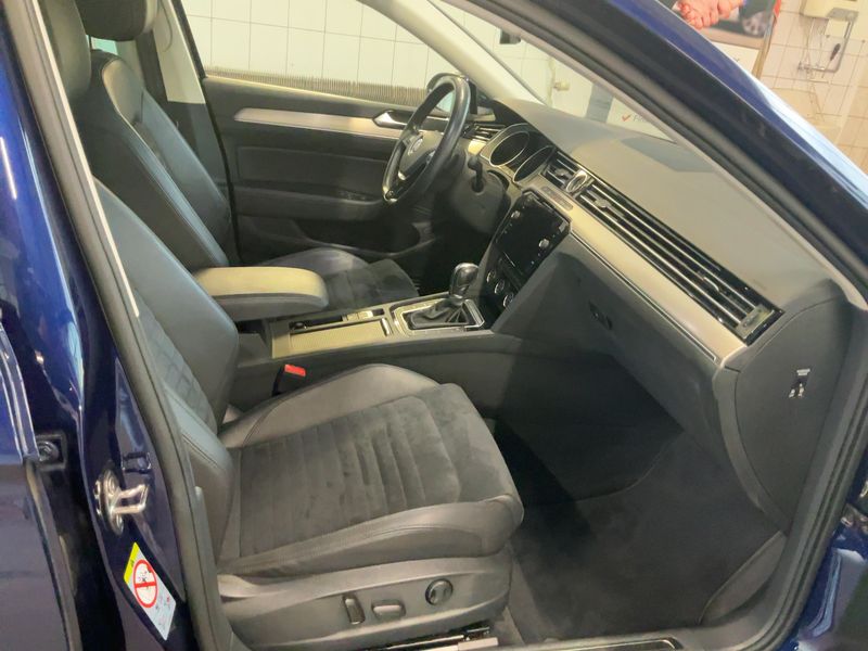 Volkswagen Passat 2.0 TDI Highline BlueMotion Tech 2019 – снимка 11