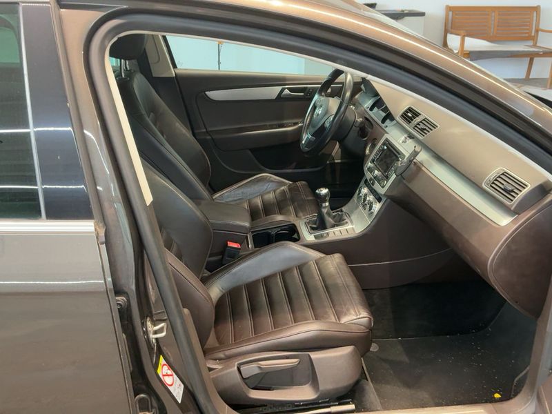 Volkswagen Passat 1.4 TSI Highline BlueMotion Tech 2012 – снимка 17