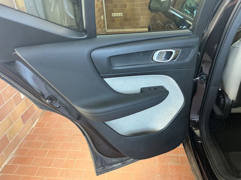 Volvo XC40 2.0 D4 Momentum AWD 2019 – снимка 27
