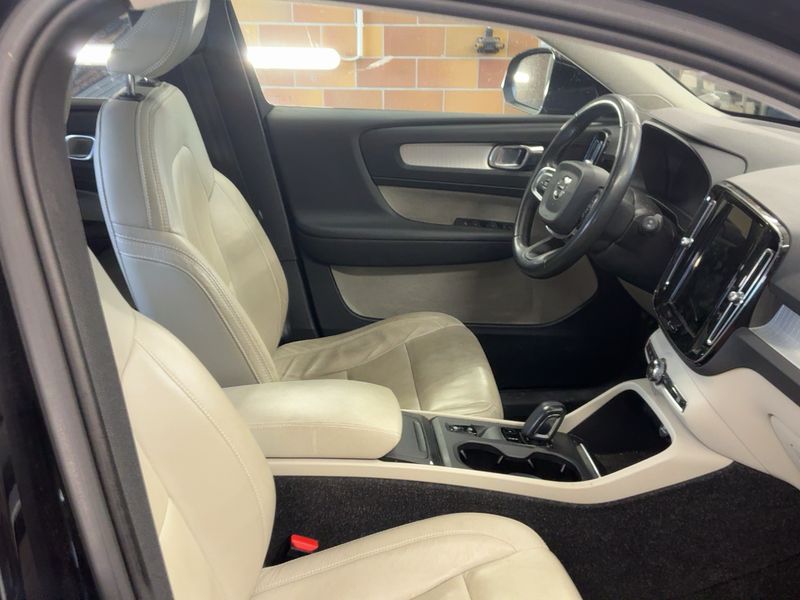 Volvo XC40 2.0 D4 Momentum AWD 2019 – снимка 17
