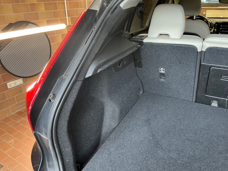 Volvo XC40 2.0 D4 Momentum AWD 2019 – снимка 28