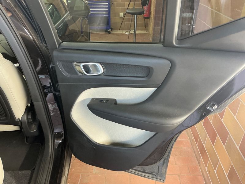 Volvo XC40 2.0 D4 Momentum AWD 2019 – снимка 31