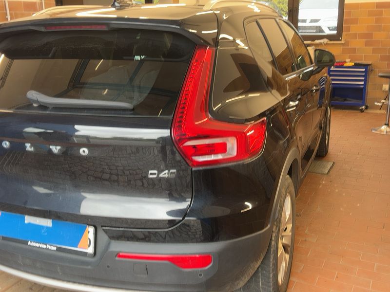 Volvo XC40 2.0 D4 Momentum AWD 2019 – снимка 8