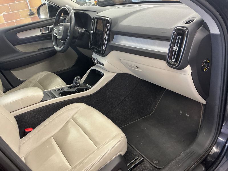 Volvo XC40 2.0 D4 Momentum AWD 2019 – снимка 32