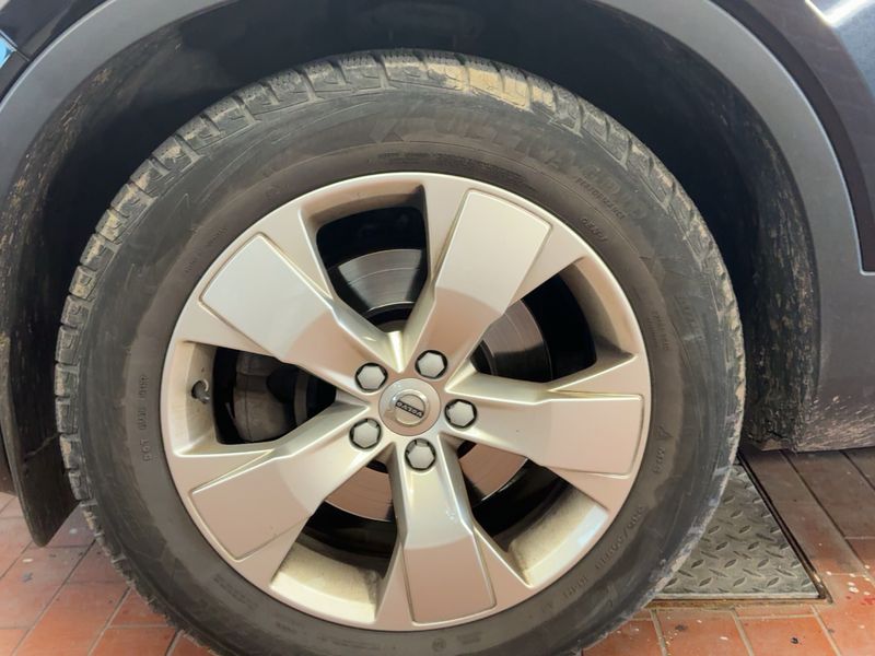 Volvo XC40 2.0 D4 Momentum AWD 2019 – снимка 3