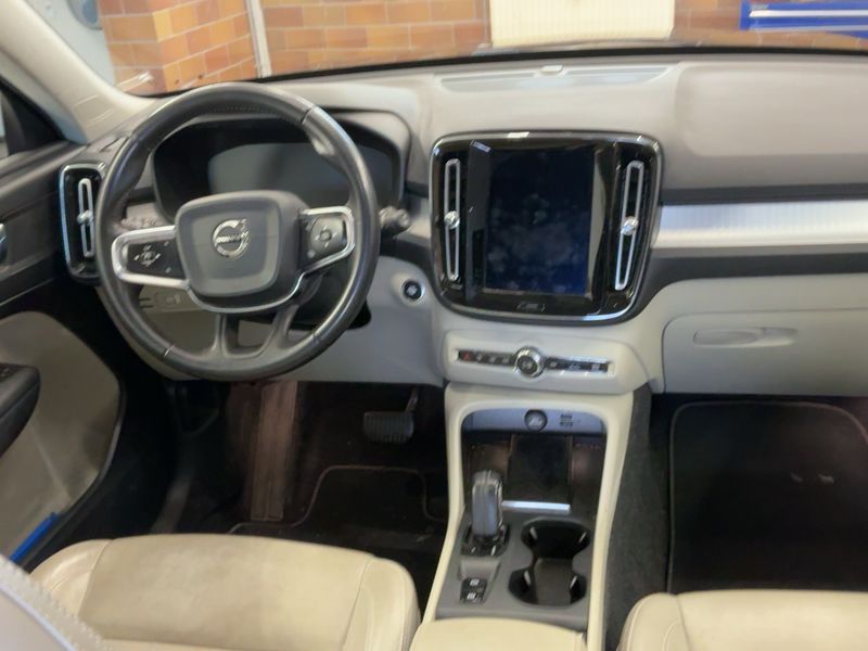 Volvo XC40 2.0 D4 Momentum AWD 2019 – снимка 18