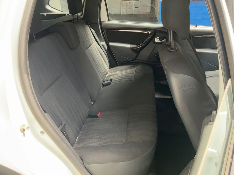 Dacia Duster 1.5 dCi Laureate 4x4 2011 – снимка 19