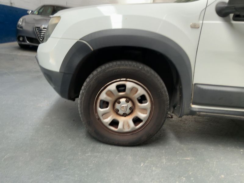 Dacia Duster 1.5 dCi Laureate 4x4 2011 – снимка 3