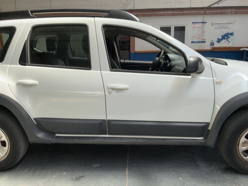 Dacia Duster 1.5 dCi Laureate 4x4 2011 – снимка 10