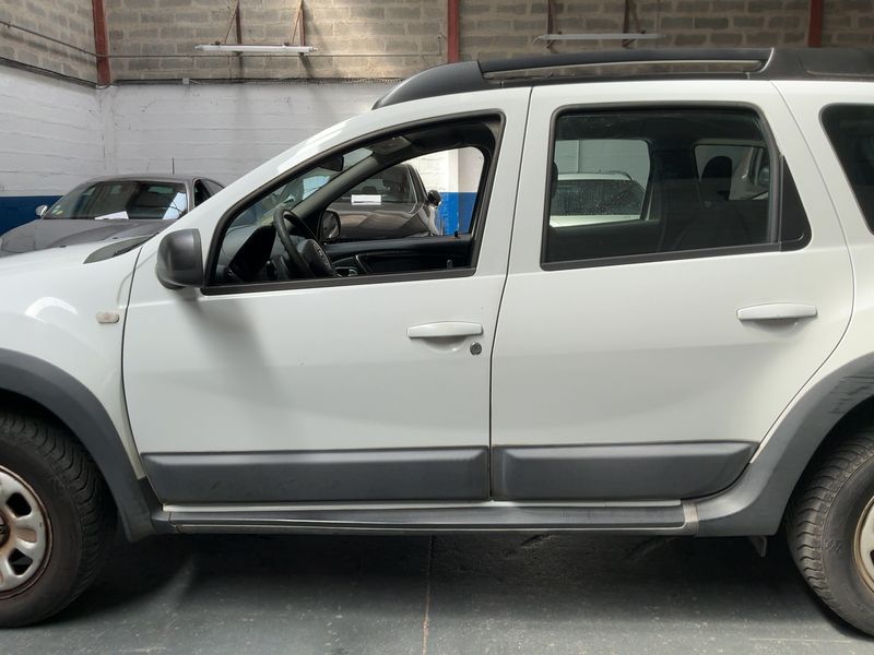 Dacia Duster 1.5 dCi Laureate 4x4 2011 – снимка 4