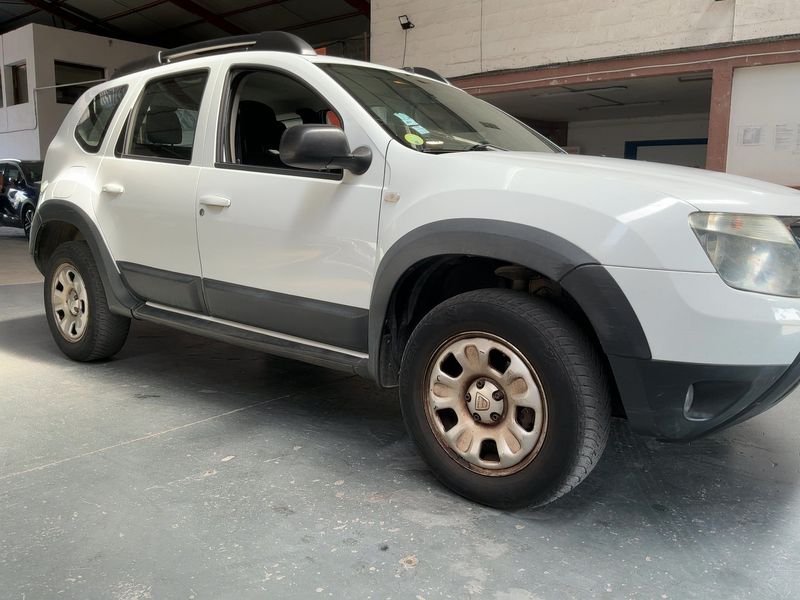 Dacia Duster 1.5 dCi Laureate 4x4 2011 – снимка 12