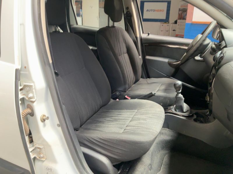 Dacia Duster 1.5 dCi Laureate 4x4 2011 – снимка 16