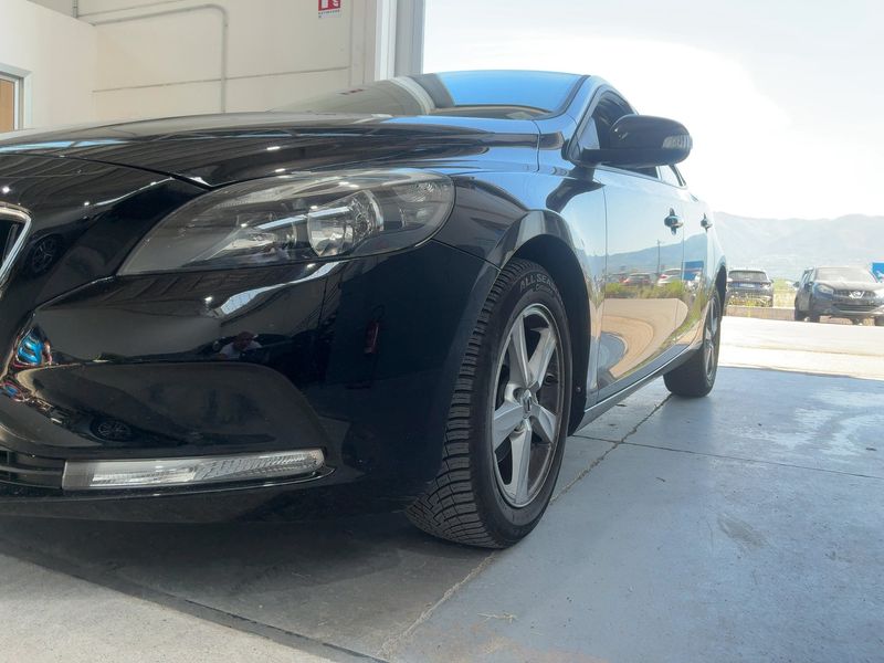 Volvo V40 2.0 D2 Kinetic 2016 – снимка 2