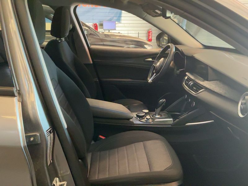 Alfa Romeo Stelvio 2.2 JTDM Business Q4 2019 – снимка 16