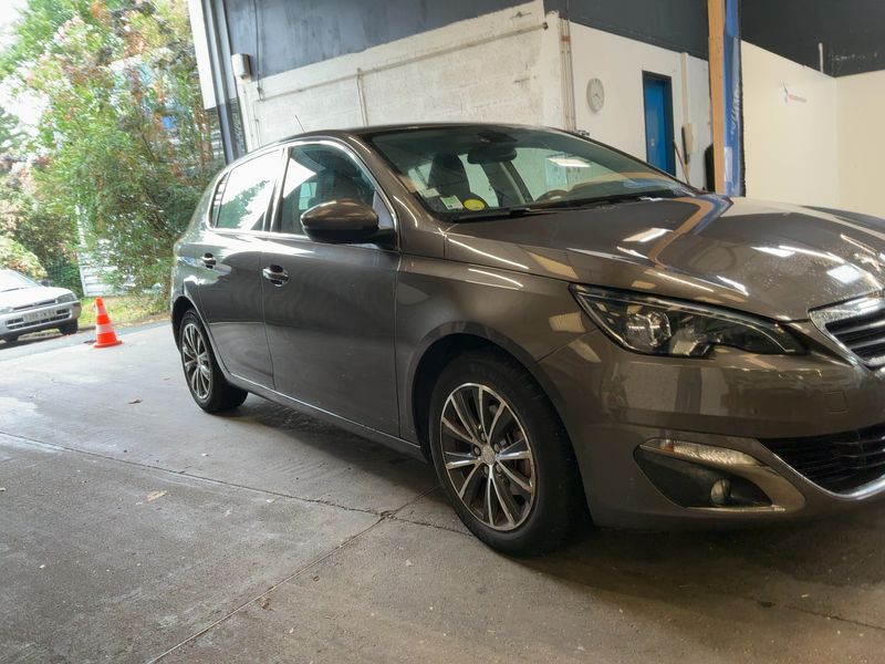 Peugeot 308 1.6 Blue-HDi Allure 2015 – снимка 12