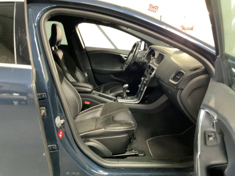 Volvo V40 2.0 D4 R-Design Kinetic 2014 – снимка 16