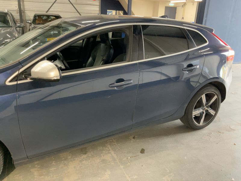Volvo V40 2.0 D4 R-Design Kinetic 2014 – снимка 4