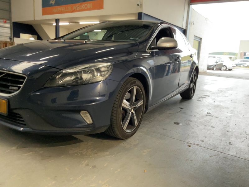 Volvo V40 2.0 D4 R-Design Kinetic 2014 – снимка 2