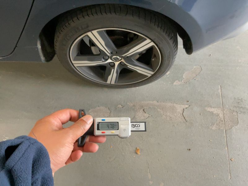 Volvo V40 2.0 D4 R-Design Kinetic 2014 – снимка 5