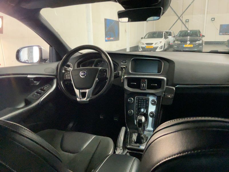 Volvo V40 2.0 D4 R-Design Kinetic 2014 – снимка 17