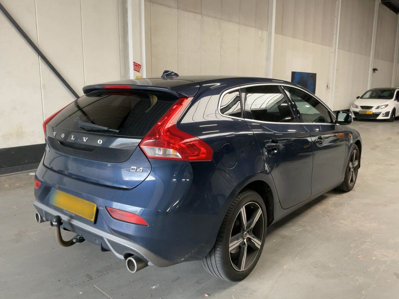 Volvo V40 2.0 D4 R-Design Kinetic 2014 – снимка 8