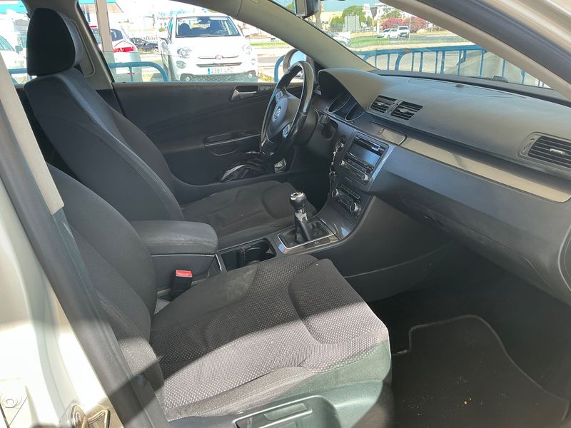 Volkswagen Passat 1.6 TDI Edition Plus BlueMotion Tech 2010 – снимка 3