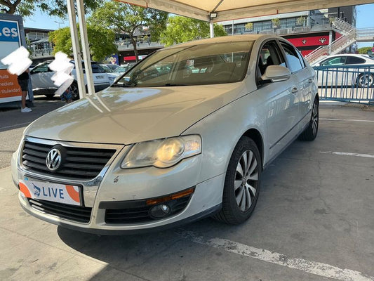 Volkswagen Passat 1.6 TDI Edition Plus BlueMotion Tech 2010 – снимка 1