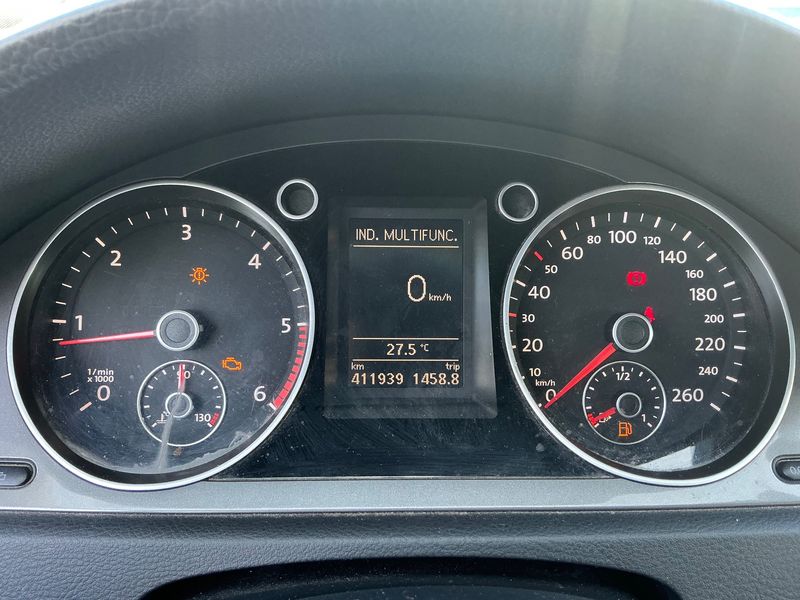 Volkswagen Passat 1.6 TDI Edition Plus BlueMotion Tech 2010 – снимка 4