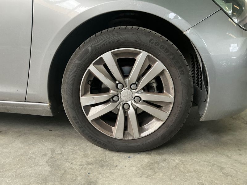 Peugeot 308 1.2 e-THP Active 2014 – снимка 11