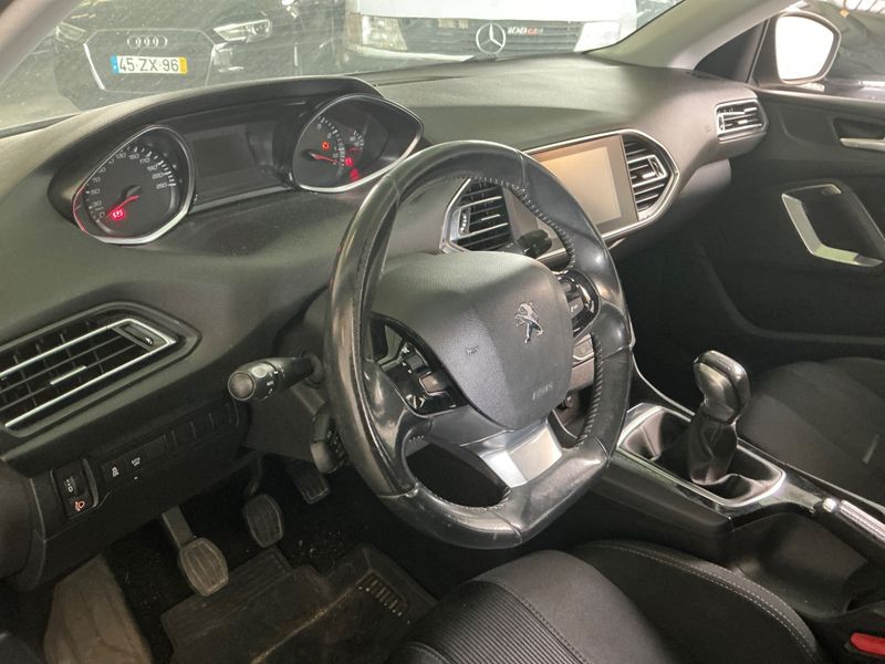 Peugeot 308 1.2 e-THP Active 2014 – снимка 26