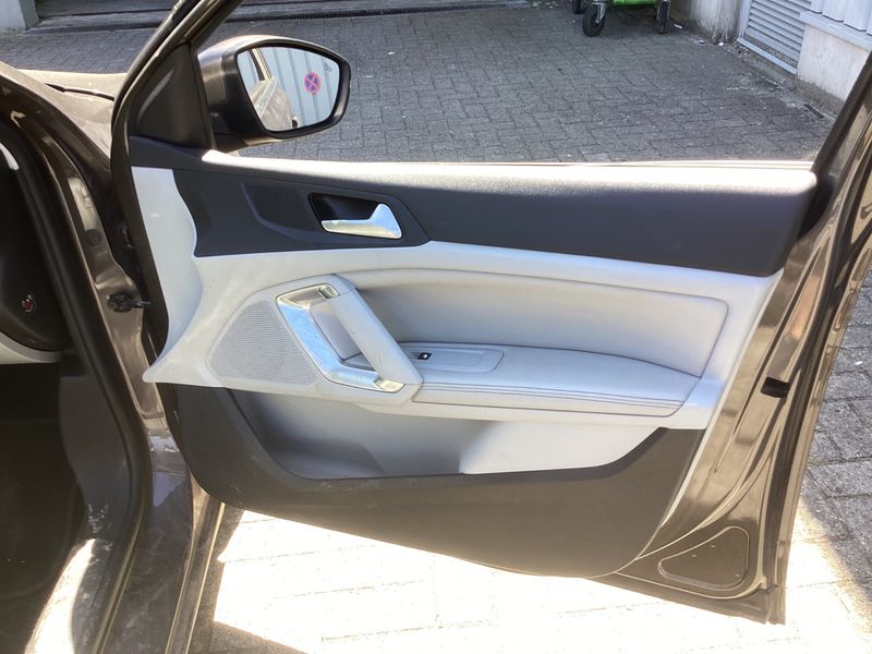 Peugeot 308 1.6 e-HDi Active 2014 – снимка 37