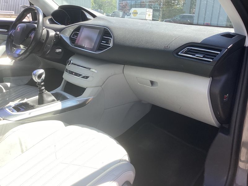Peugeot 308 1.6 e-HDi Active 2014 – снимка 39