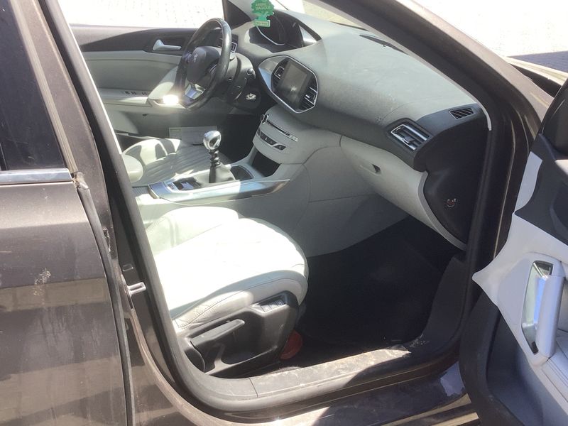 Peugeot 308 1.6 e-HDi Active 2014 – снимка 16