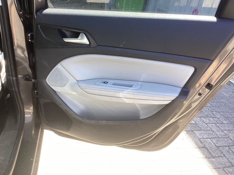 Peugeot 308 1.6 e-HDi Active 2014 – снимка 38