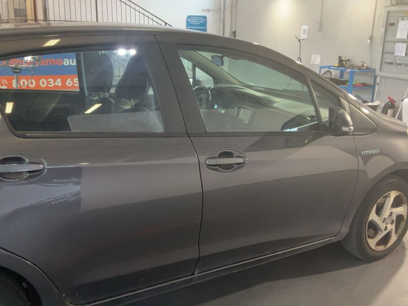 Toyota Yaris 1.5 Hybrid Active 2016 – снимка 10