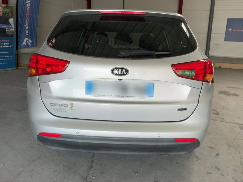 Kia cee'd 1.6 CRDi FIFA World Cup Edition 2014 – снимка 7