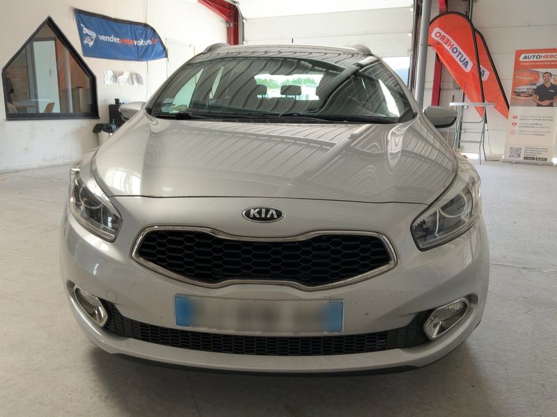 Kia cee'd 1.6 CRDi FIFA World Cup Edition 2014 – снимка 14